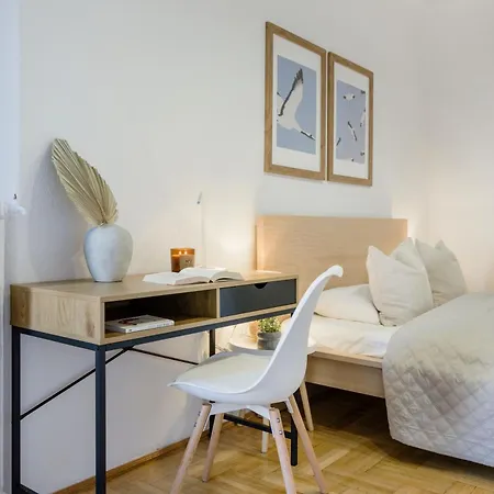 Magnificent 3br With Balcony By Dohany Synalogue Apartament *