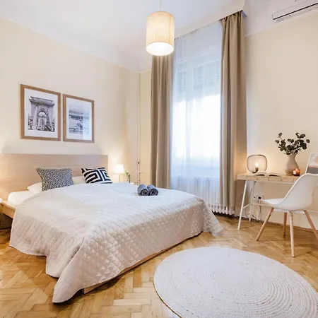 Apartament Magnificent 3br With Balcony By Dohany Synalogue