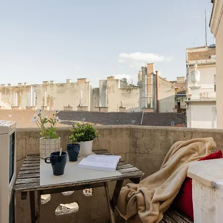 Magnificent 3br With Balcony By Dohany Synalogue *