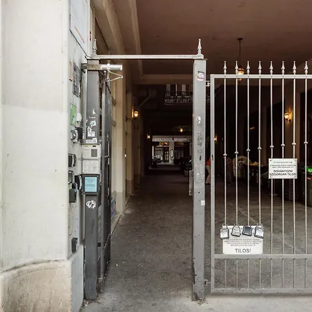 Appartamento Magnificent 3br With Balcony By Dohany Synalogue