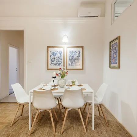 Magnificent 3br With Balcony By Dohany Synalogue Apartmán *