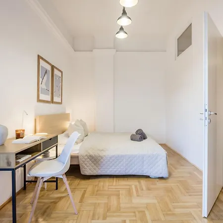 Apartmán Magnificent 3br With Balcony By Dohany Synalogue *