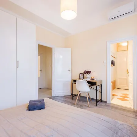 Apartmán Magnificent 3br With Balcony By Dohany Synalogue *