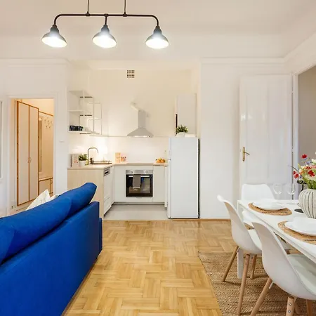 Magnificent 3br With Balcony By Dohany Synalogue Apartmán