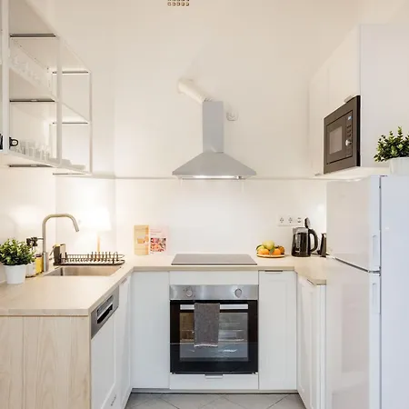 Magnificent 3br With Balcony By Dohany Synalogue Appartement Budapest