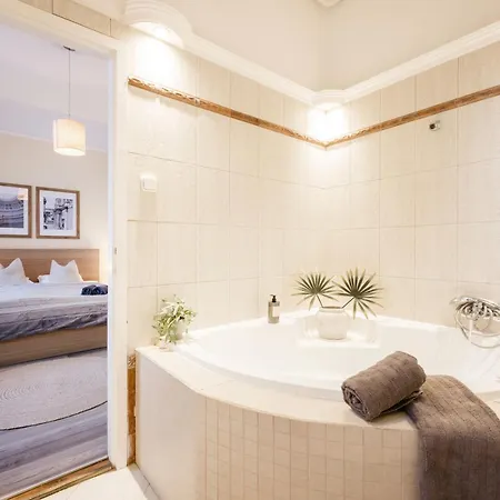 Magnificent 3br With Balcony By Dohany Synalogue * Budapešť