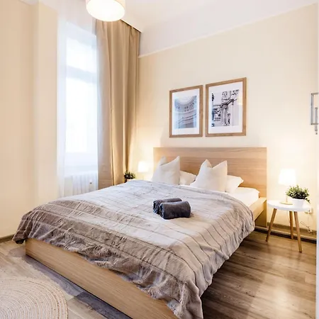 Magnificent 3br With Balcony By Dohany Synalogue Appartement Budapest