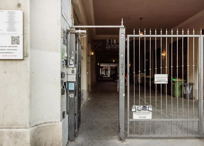 Appartement Magnificent 3br With Balcony By Dohany Synalogue