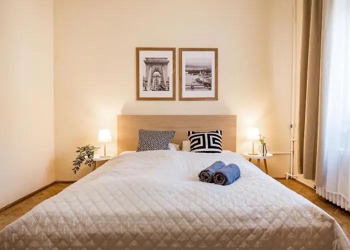 Magnificent 3br With Balcony By Dohany Synalogue *