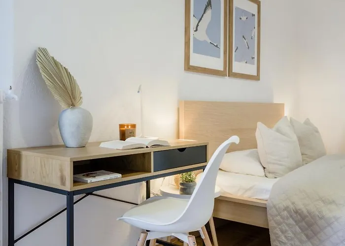 Magnificent 3br With Balcony By Dohany Synalogue Appartement *