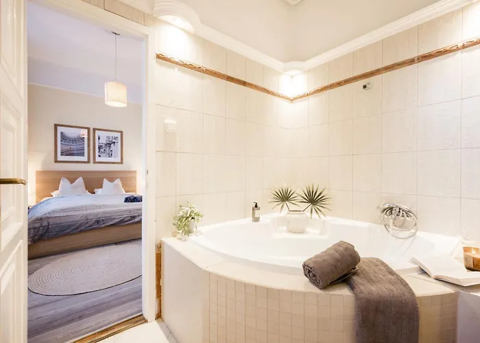 Magnificent 3br With Balcony By Dohany Synalogue * בודפשט