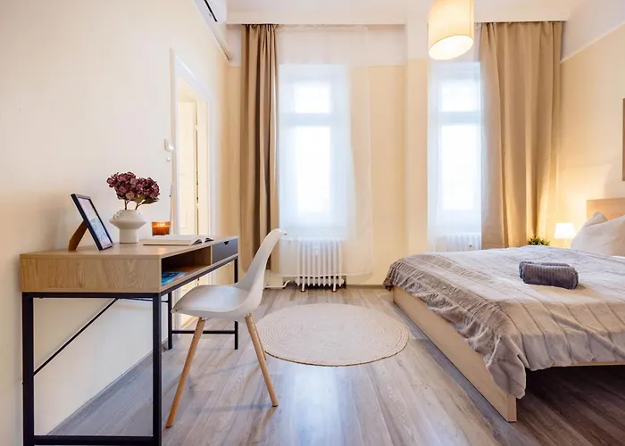 Magnificent 3br With Balcony By Dohany Synalogue Appartement