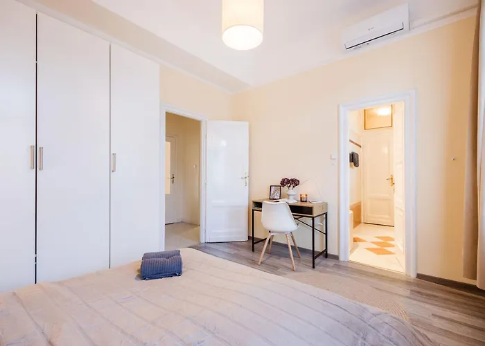 Apartmán Magnificent 3br With Balcony By Dohany Synalogue *