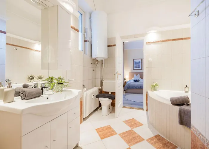 Magnificent 3br With Balcony By Dohany Synalogue