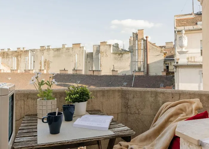 Magnificent 3br With Balcony By Dohany Synalogue *